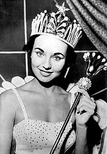 Carol Morris at the Miss Universe 1956.jpg