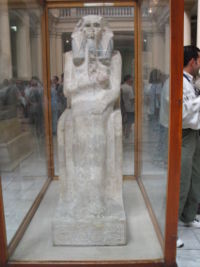 تمثال زوسر في المتحف المصري, أصلاً في سرداب في الهرم المدرج