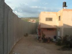 صورة من الجانب الفلسطيني للجدار في شمال الضفة الغربية