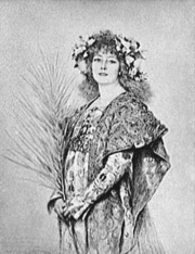 سارة برنارد في زي گيزموندا، تصوير تيوبولد شارتران (1896)