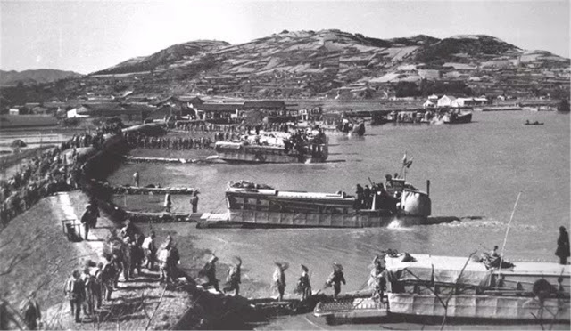 معركة جزر يي‌جيانگ‌شان: Type066 and Type363A 100-ton landing crafts.