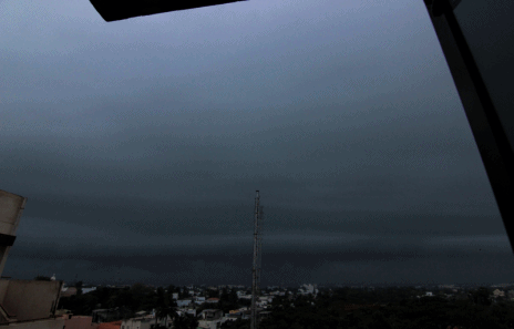 A time-lapse photography of shelf cloud just before a thunderstorm in Pondicherry, Puducherry, India.