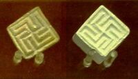 شعارات سواستيكا (صليب معقوف) من حضارة وادي السند محفوظة في المتحف البريطاني