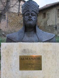 Busto de Almanzor en Calatañazor.JPG