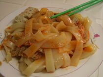 Niang pi (酿皮, Няң пы), a popular noodle cold dish in Linxia