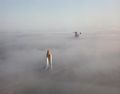 The Space Shuttle Challenger moving through fog at the Kennedy Space Center, فلوريدا.