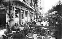 مقهي بيتي كوان دو فرانس بشارع المغربي، عدلي حالياً، القاهرة، 1940.