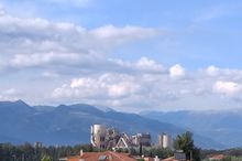 مرافق إنتاج تيتان للأسمنت في درپانو.