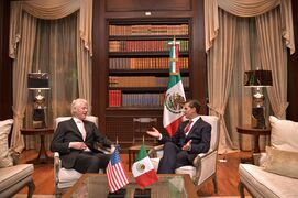 لقاء مع الرئيس الأمريكي السابق بيل كلينتون في لوس پينوس.