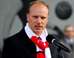 Dennis Bergkamp 2014.jpg