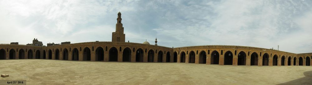 صورة بانورامية لصحن مسجد بن طولون.