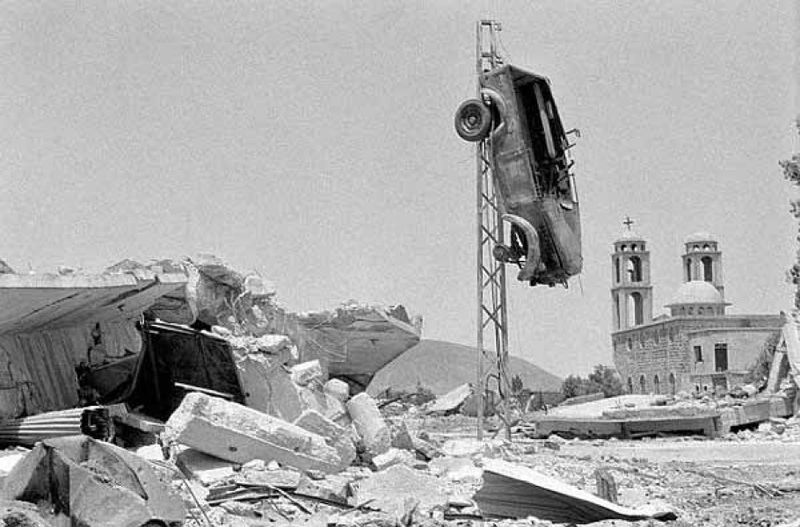ملف:Destruction in the al-Qunaytra village in the Golan Heights, after the Israeli withdrawal in 1974.jpg