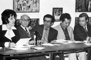 من اليمين: يوسف حبشي الأشقر، غسان كنفاني، حليم بركات، جميل جبر، إيميلي نصر الله، في غاليري دار الفن ببيروت عام 1971