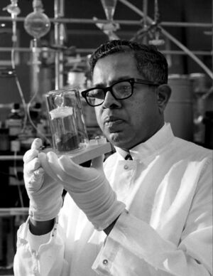 Cyril Ponnamperuma analyzing a moon sample.jpg