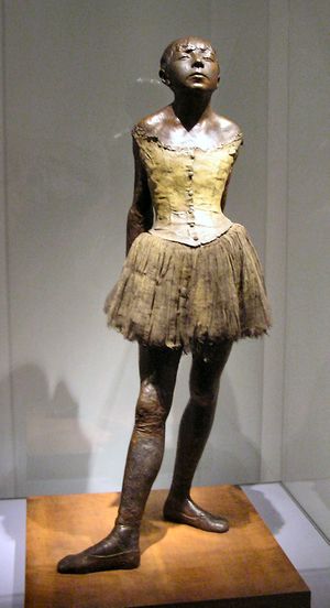 تمثال الراقصة الصغيرة ذات الأربعة عشر.