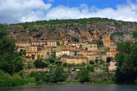 Village de Peyre vu depuis le Tarn.jpg