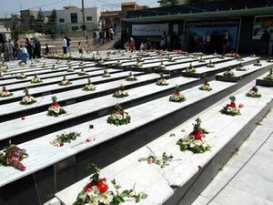 مقابر ضحايا مذبحة قانا الأولى.jpg