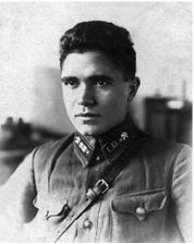 عبد الرحمن فتلي بي‌لي، كان ميجور في الجيش السوڤيتي، فر ولجأ إلى القوات الألمانية أثناء الحرب العالمية الثانية.