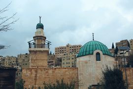 مسجد الأمانة بجانب مبنى أمانة عمان الكبرى ومتحف الأردن