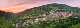 Panoramic sunset in Conques 02.jpg