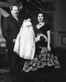 الملك فاروق مع زوجته الثانية الملكة ناريمان وولي العهد الأمير احمد فؤاد الثاني