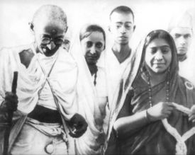 Mahatma & Sarojini Naidu 1930.JPG