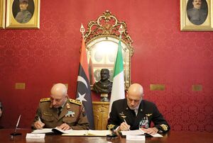 رئيس الأركان العامة للجيش الليبي الفريق أول ركن محمد الحداد، مع رئيس أركان الدفاع الإيطالي الأدميرال كافو دراجوني يوقعان اتفاقية لتدريب القوات الخاصة الليبية (روما 22 مارس 2023)