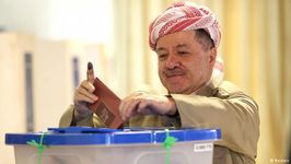 رئيس إقليم كردستان العراق مسعود البرزاني و هو يقوم بالأدلاء بصوته في يوم التصويت على إنفصال إقليم كوردستان العراق