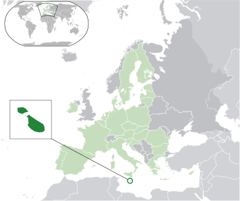 موقع  مالطا  (الدائرة الخضراء) – on the European continent  (الأخضر الخفيف & الرمادي الداكن) – in الاتحاد الأوروپي  (الأخضر الخفيف)  —  [Legend]