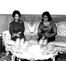 تحية زوجة عبد الناصر (إلى اليمين) مع الملكة فاطمة من ليبيا.