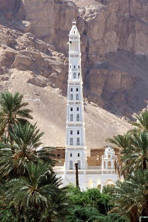 Minaret Al Muhdhar Mosque Tarim Yemen.jpg