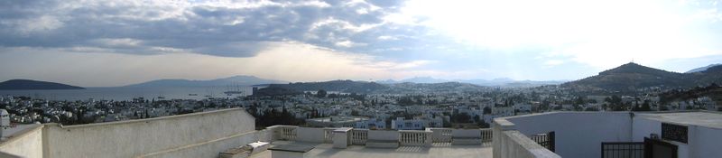 منظر پانورامي لمدينة بودروم، هاليكارناسوس القديمة، مدينة هيرودوت ومقر ضريح موسولوس، أحد عجائب الدنيا السبع