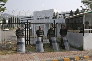 الشرطة الباكستانية تحمي المنشئات الحكومية