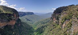 Jamison Valley, Blue Mountains, Australia - Nov 2008.jpg