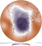 خريطة كتلة مدمجة فوق القطب الشمالي.