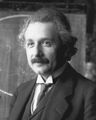 ألبرت أينشتاين، عالم في الفيزياء النظرية. وواضع النظرية النسبية الخاصة والنظرية النسبية العامة.