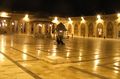 باحة المسجد الأموي ليلاً