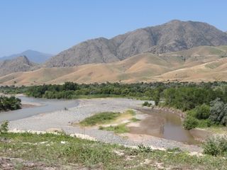 Aras River with Iran to the left and Republic of Artsakh (Nagorno Karabakh) / Azerbaijan to the right.