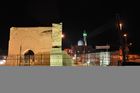 مسجد عويس القرني وباب بغداد ليلاً