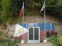 ضريح النصب التذكاري في ماريڤيلز، بتان (الكيلو صفر، نقطة بدء مسيرة الموت، 9-17 أبريل 1942).