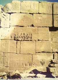 Ägyptisch-Hethitischer Friedensvertrag Karnaktempel.jpg