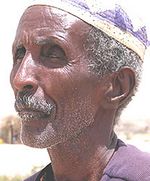 صومالي يرتدي الطاقية التقليدية.