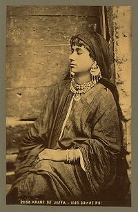 إمرأة عربية في يافا، 1889