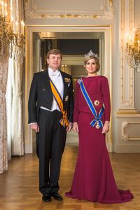 Staatsiefoto Zijne Majesteit Koning Willem-Alexander en Hare Majesteit Koningin Maxima.jpg