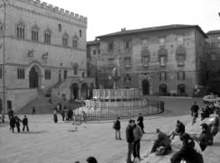 Perugia piazza IV novembre.jpg
