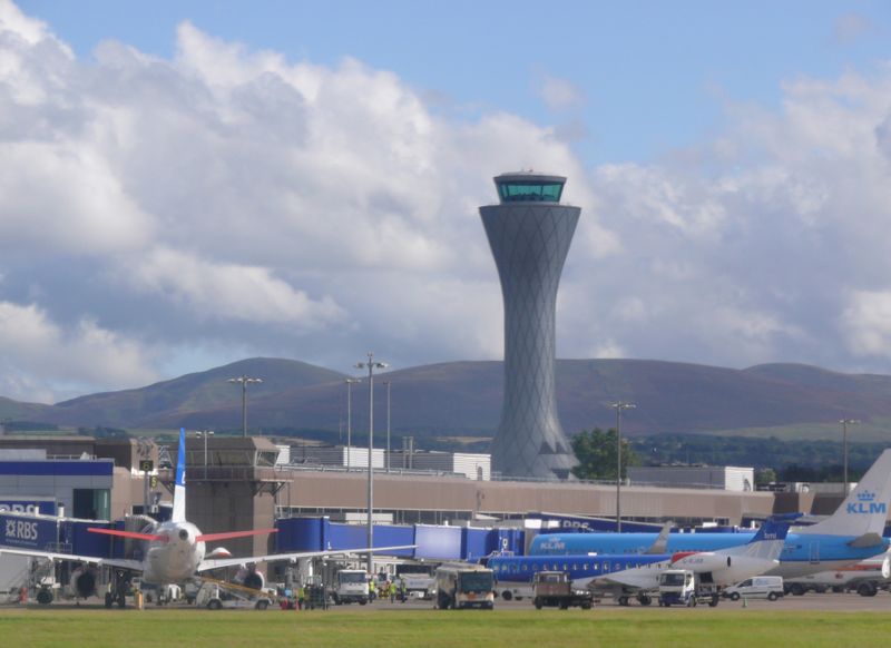 ملف:Edinburgh Airport 1.jpg