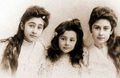 بنات السلطان حسين كامل والسلطانة ملك الأميرات ( بديعة وسميحه وقدرية)