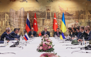 وزير الخارجية التركي بتوسط المفاوضات الروسية الأوكرانية