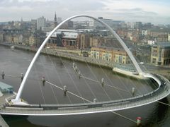 Gateshead Millennium Bridge over the River Tyne, Newcastle upon Tyne, England, U.K. (2005)