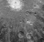 صورة قريبة سطح عطارد التقطتها مركبة الفضاء مسنجر نشرتها ناسا في 14 أبريل 2011